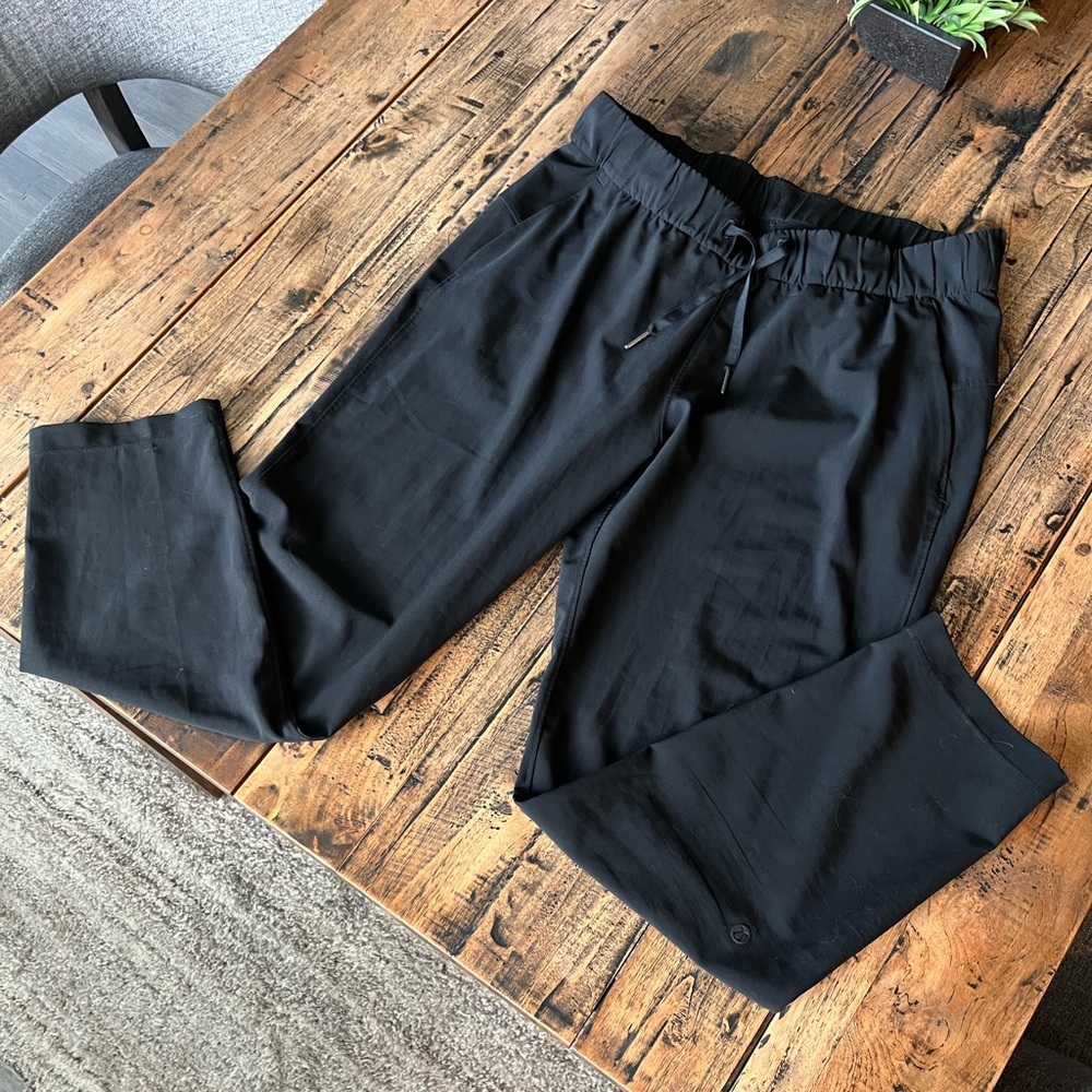 Lululemon On The Fly 7/8 pants woven